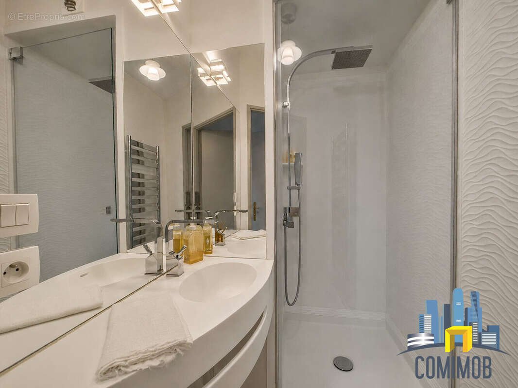 Appartement à COURBEVOIE