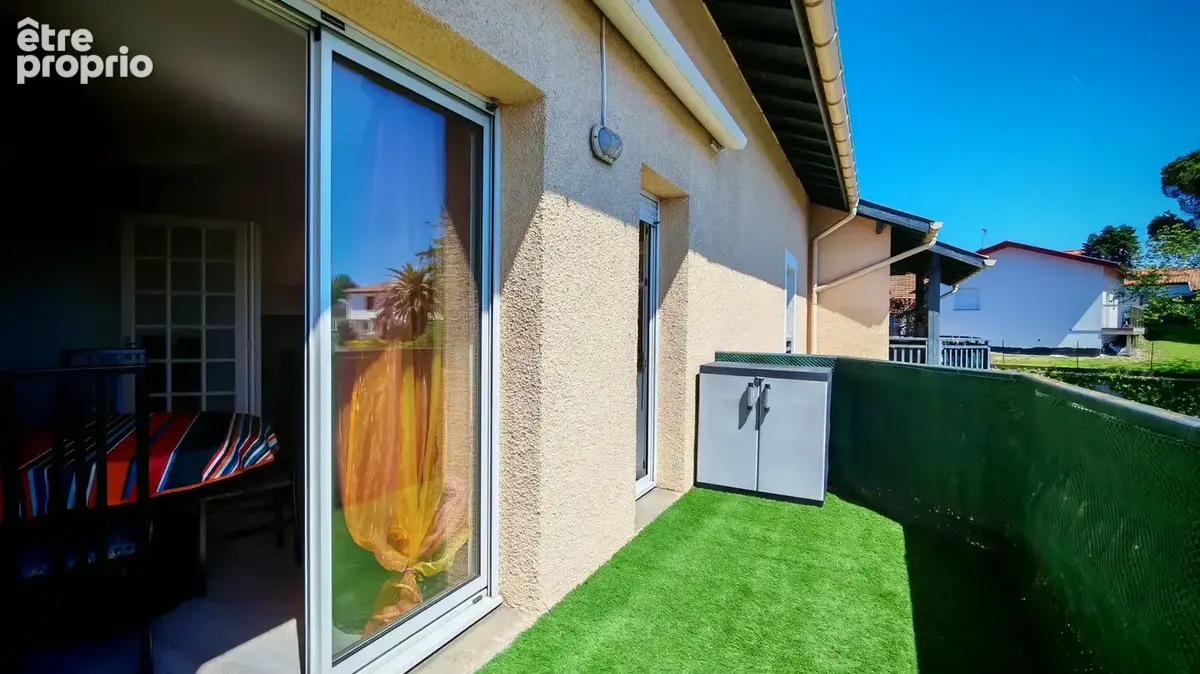 Place Lamothe - Appartement T2 de 48 m2 en dernier étage avec terrasse et place de parking privative - photo 4