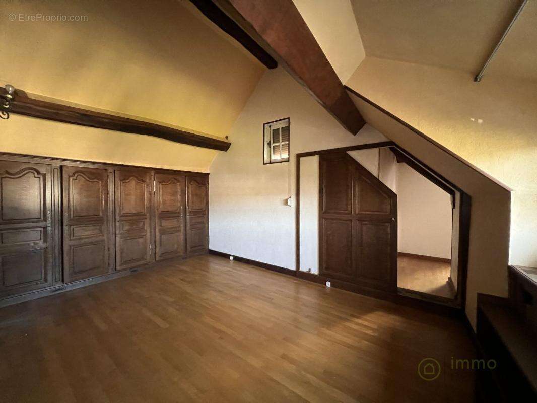 Maison à THIERS-SUR-THEVE