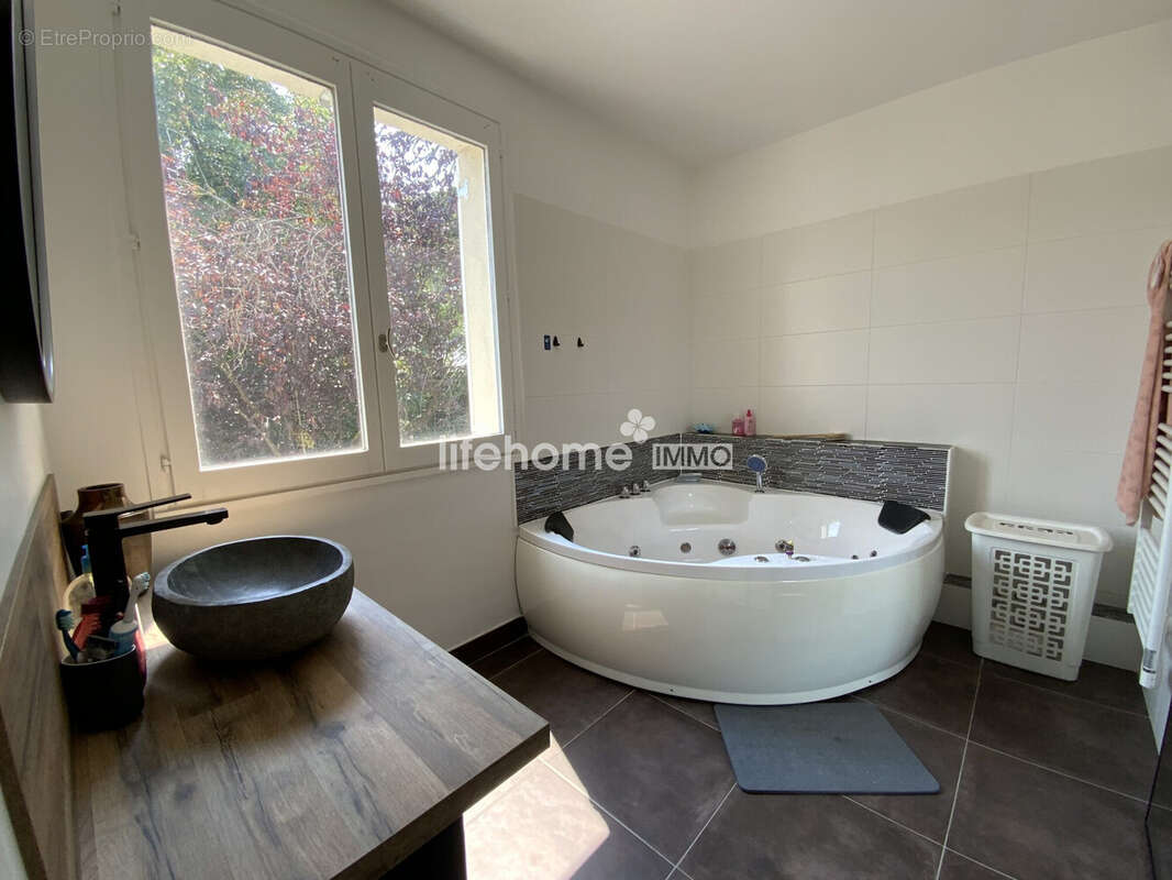 Maison 235 m² à Deols  - photo 6