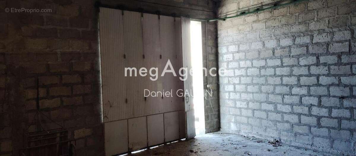 Parking à CHATEAUBERNARD