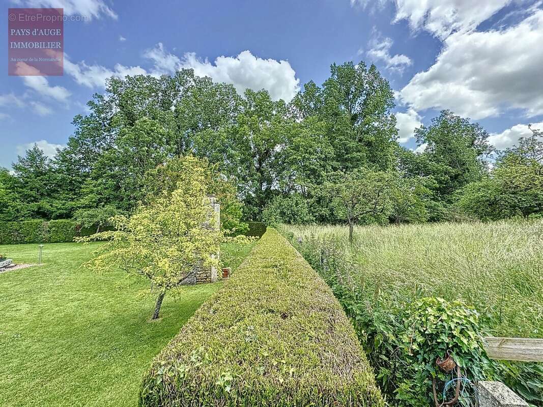 Maison à SAINT-PIERRE-SUR-DIVES