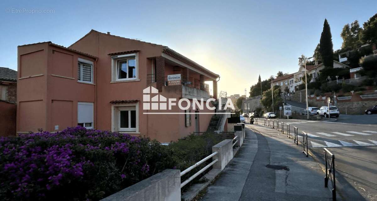 LAVANDOU CENTRE / Appartement 2 pièces proche Centre Ville Lavandou / - photo 10