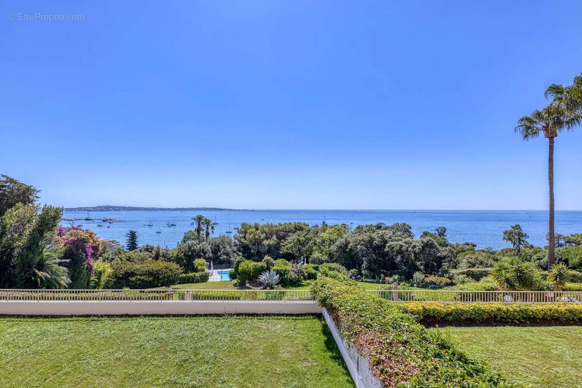 Golfe Juan - Appartement 3 pièces avec vue mer panoramique, garage et cave - photo 19