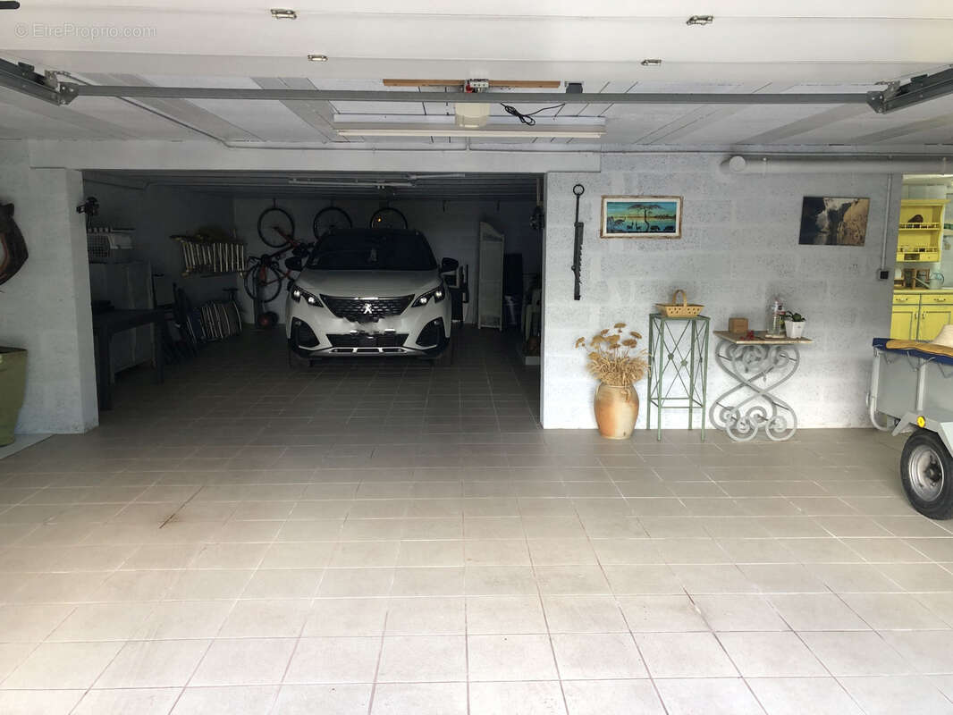 Maison à BARBEZIEUX-SAINT-HILAIRE