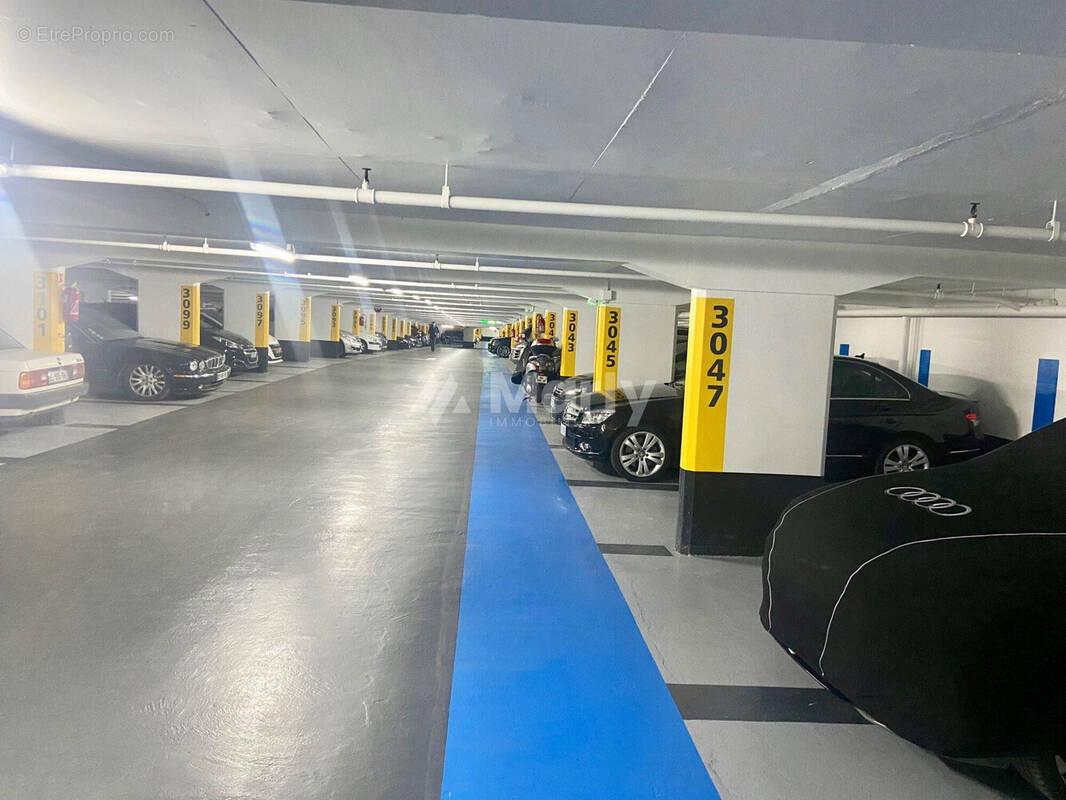 Parking à PARIS-7E