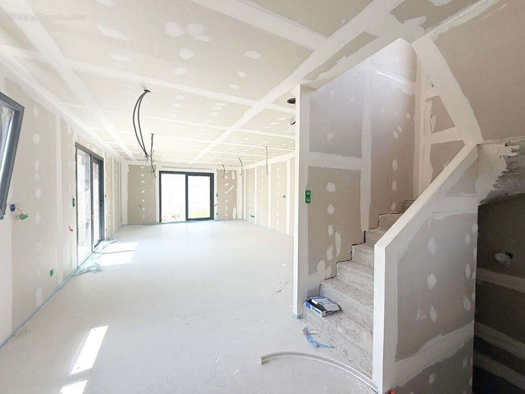 Villa 5 pièces de 111 m2 avec piscine intérieure - photo 9