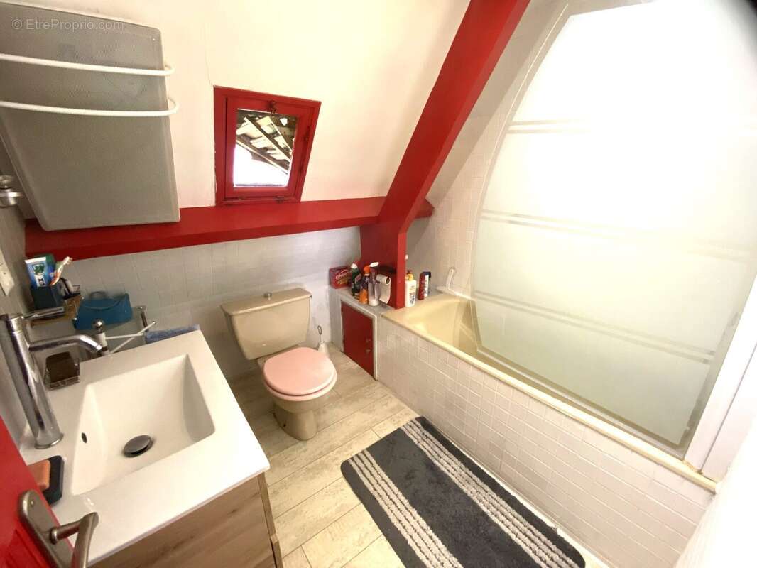 Maison à SAINT-CHAMASSY