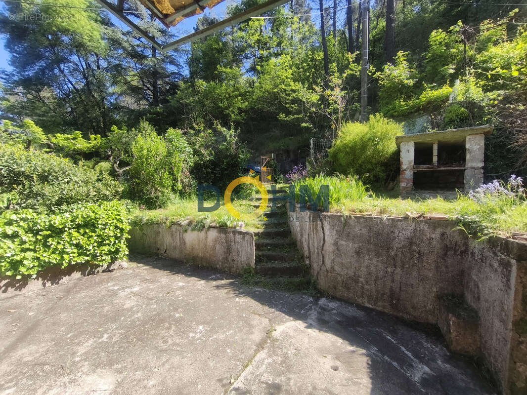 Appartement à LA VERNAREDE