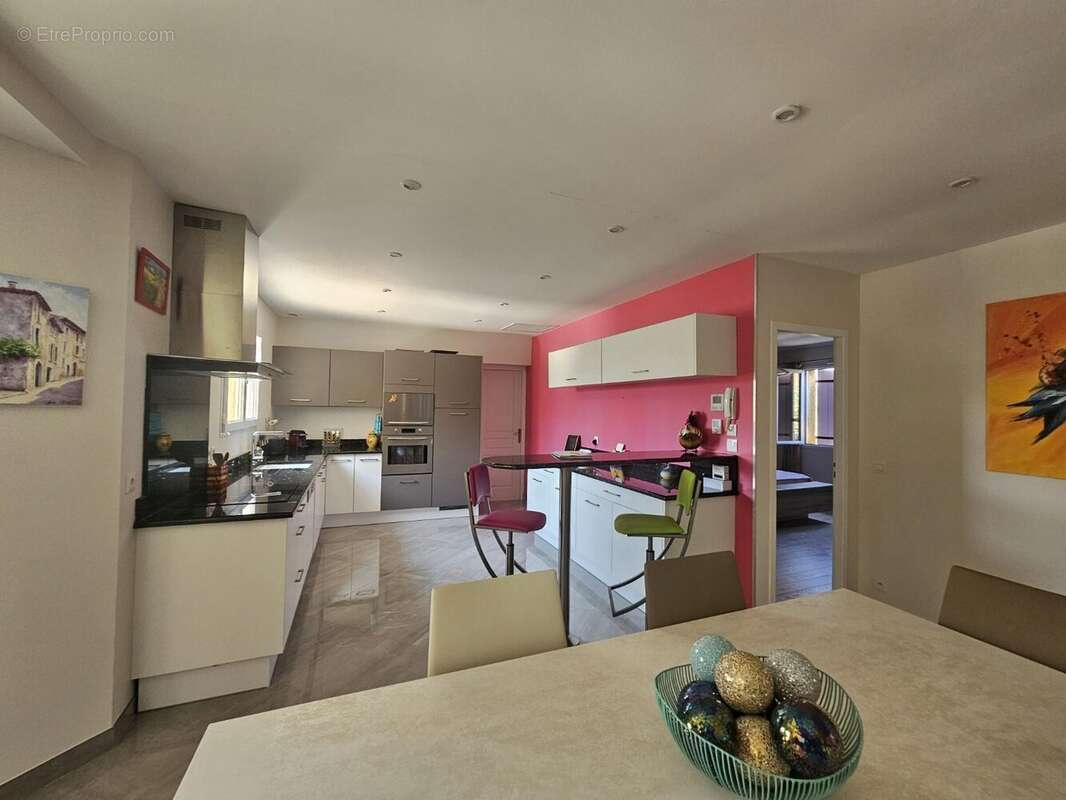 Belle villa de plain pied avec piscine, annexe et sous-sol - photo 2