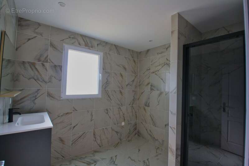 Jolie maison de plain-pied, 3 chambres, sur un terrain de 720 m² - photo 3