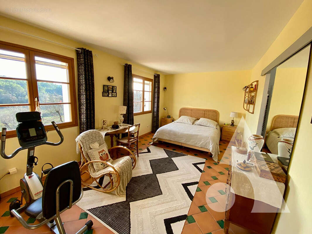 Maison à ENTRECASTEAUX