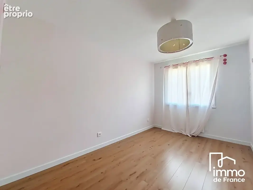 Maison de plain-pied 6 pièces (2012) - 120 m² au calme sur terrain de 1 053 m² - photo 10