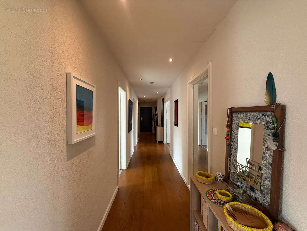 À vendre   Spacieux F4 de 102 m2 avec double salon, balcons, garage et cave   Saint-Louis - photo 15