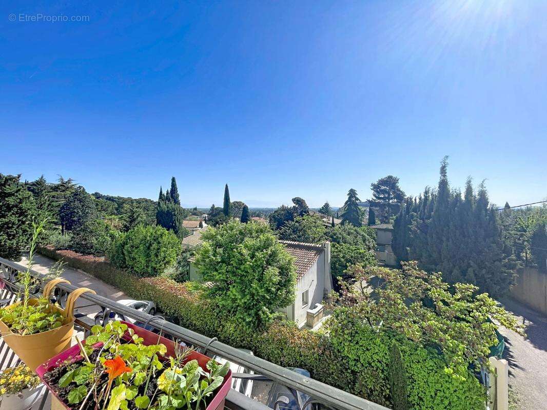 Appartement à VILLENEUVE-LES-AVIGNON