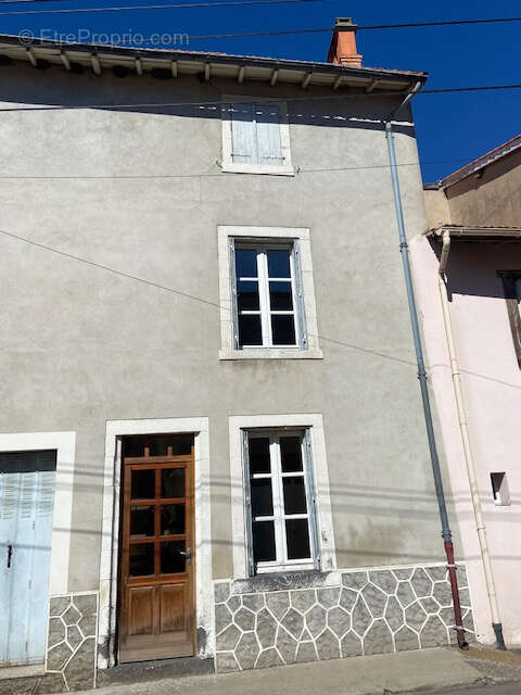 Maison à MARINGUES