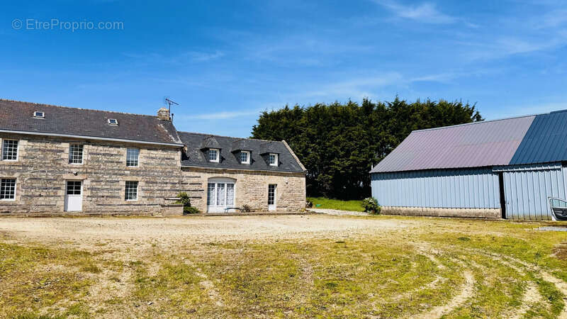 Maison à CAST