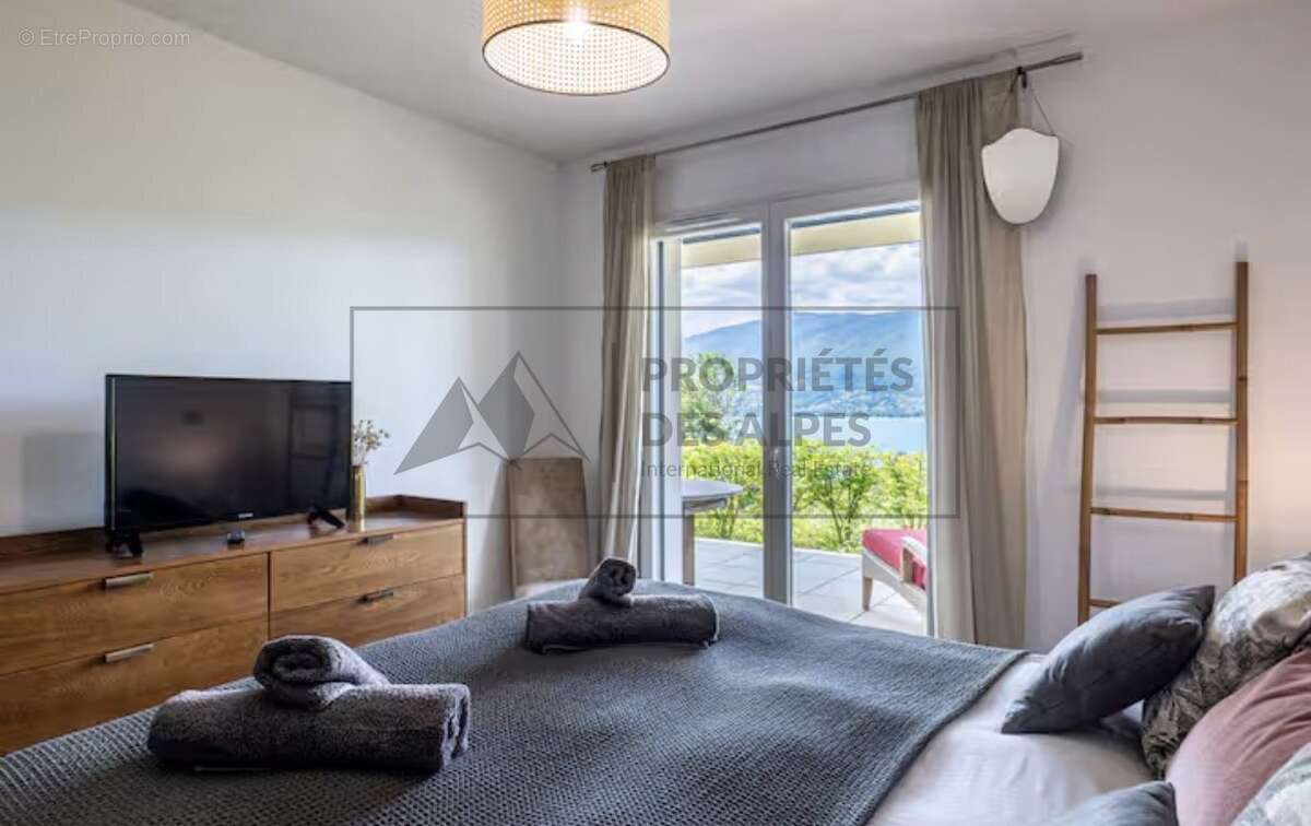 Veyrier-du-Lac  Appartement d'exception avec terrasse panoramique, piscine et vue imprenable sur le lac d'Annecy - photo 9