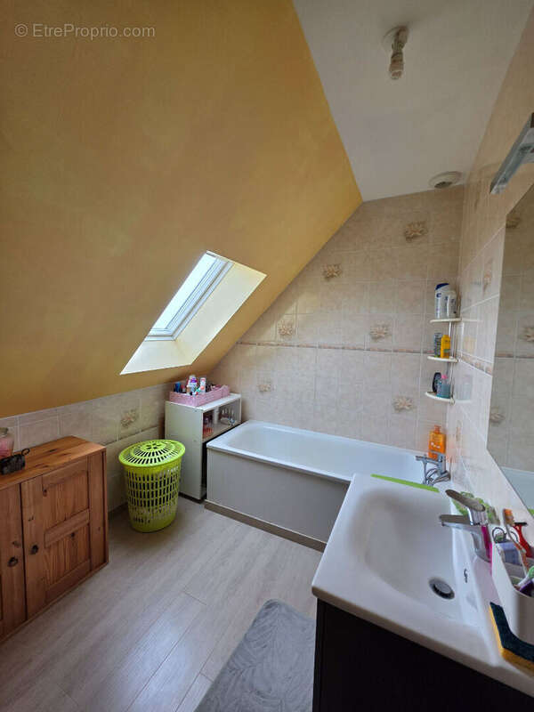 Maison à CREVECOEUR-LE-GRAND