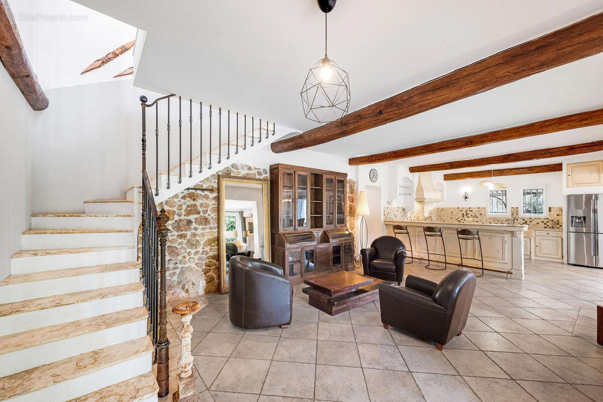 Maison à BAGNOLS-EN-FORET