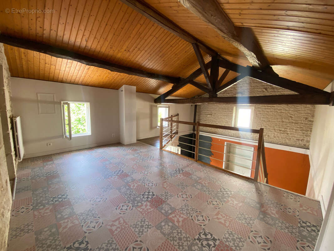 Maison en pierres, jardin, garage, préau, dépendances. - photo 8