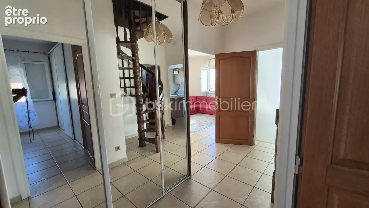 A vendre maison de ville 3 faces de 138m² sur terrain de 250m² a elne - centre ville - cinq chambres - garage exceptionnel - ver - photo 16