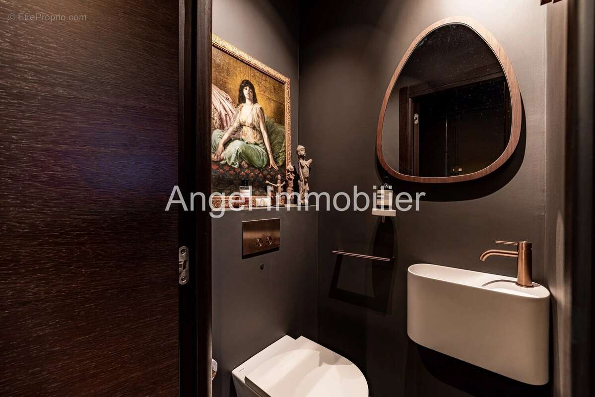 Appartement à PARIS-16E