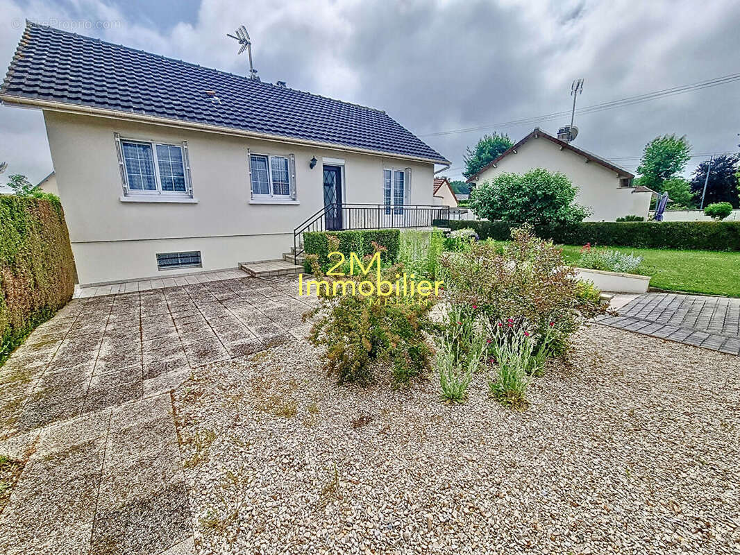 Maison à VAUX-LE-PENIL