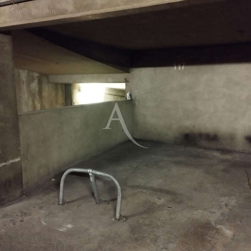 Parking à PARIS-11E