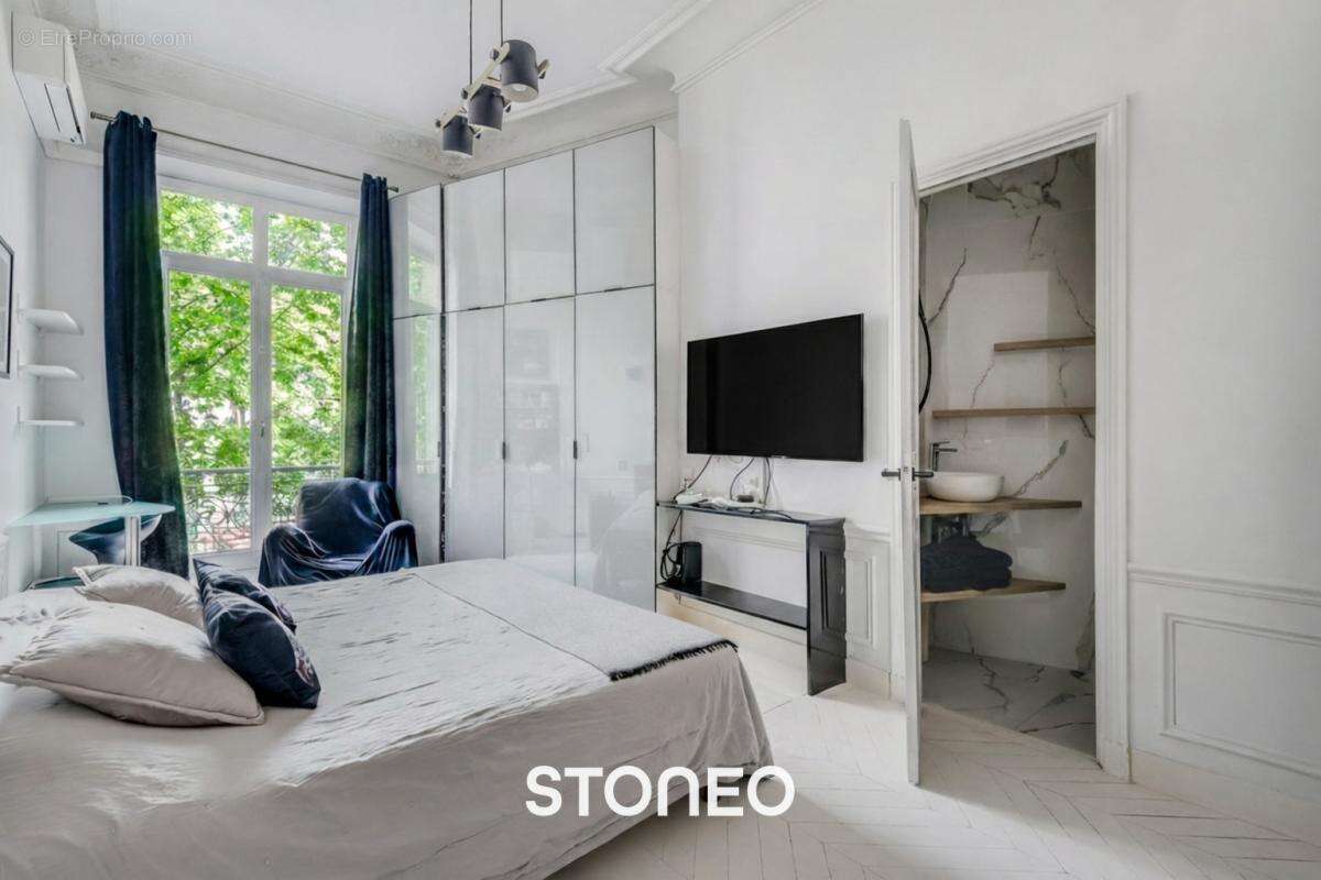 Appartement à PARIS-8E