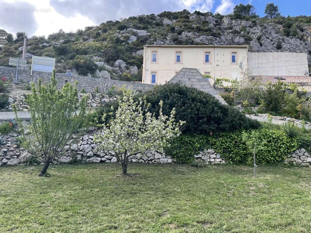 Maison à VILLESEQUE-DES-CORBIERES
