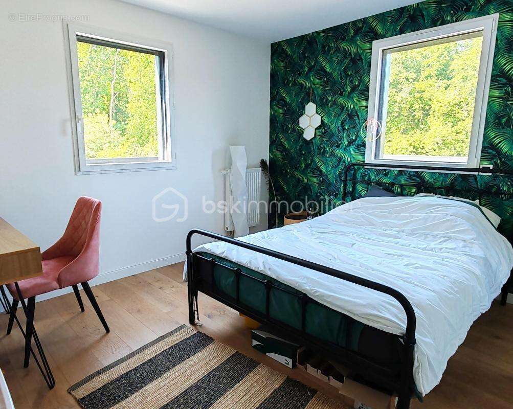 Maison à D&#039;HUISON-LONGUEVILLE