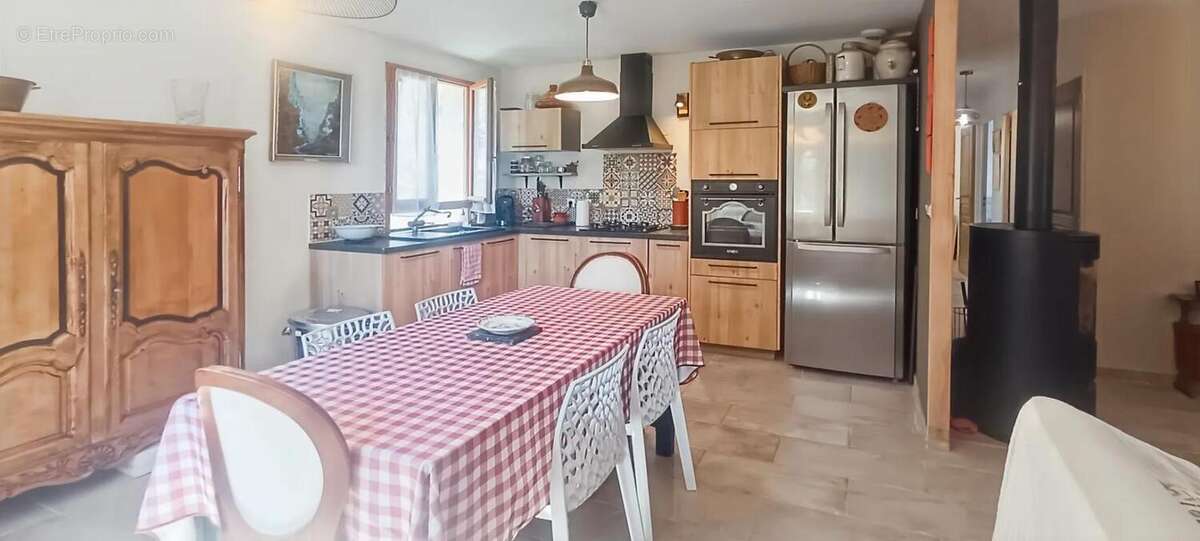 Maison à MEOUNES-LES-MONTRIEUX