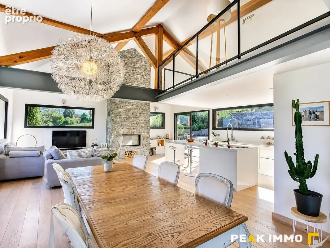 SAINT JORIOZ - Maison de 199 m2 avec piscine et vue lac - photo 3