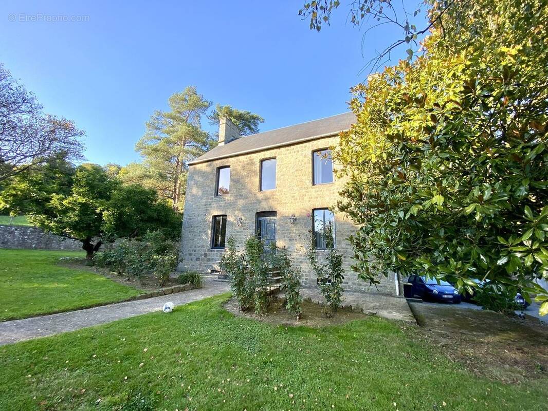 Maison à TESSY-SUR-VIRE