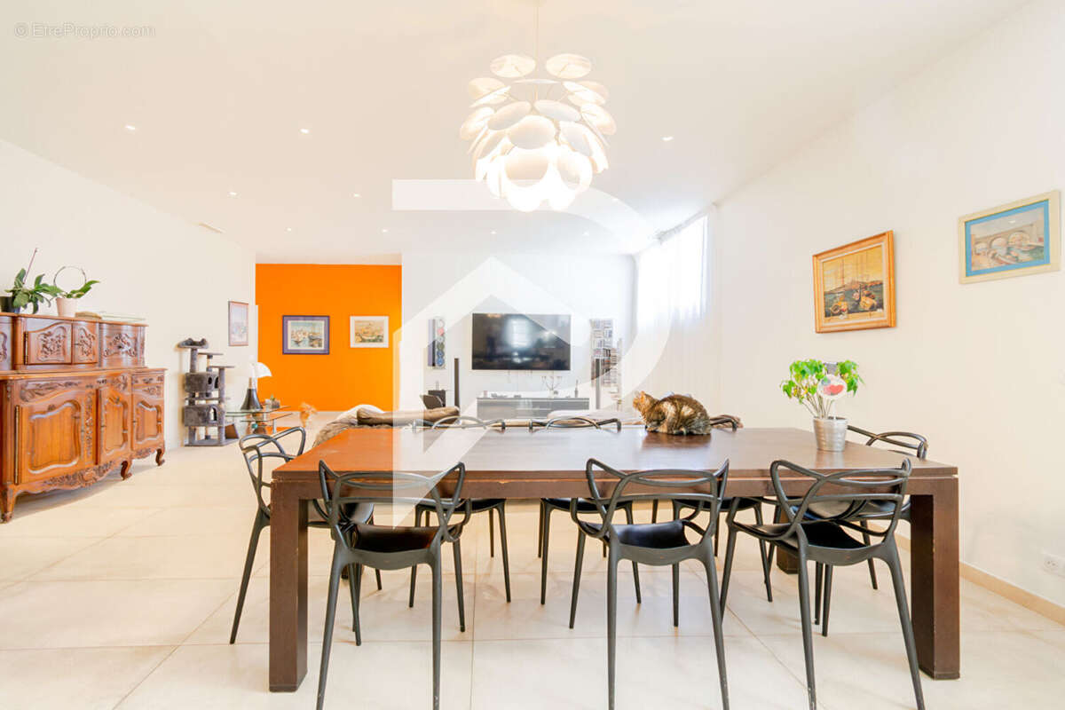 Appartement à MARSEILLE-5E