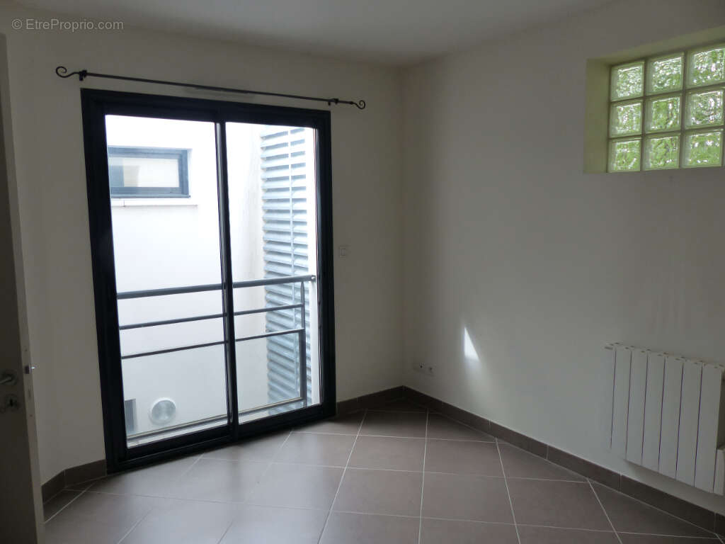 Villeneuve-les-avignon -  p2  dernier etage avec ascenseur et terrasse - photo 7