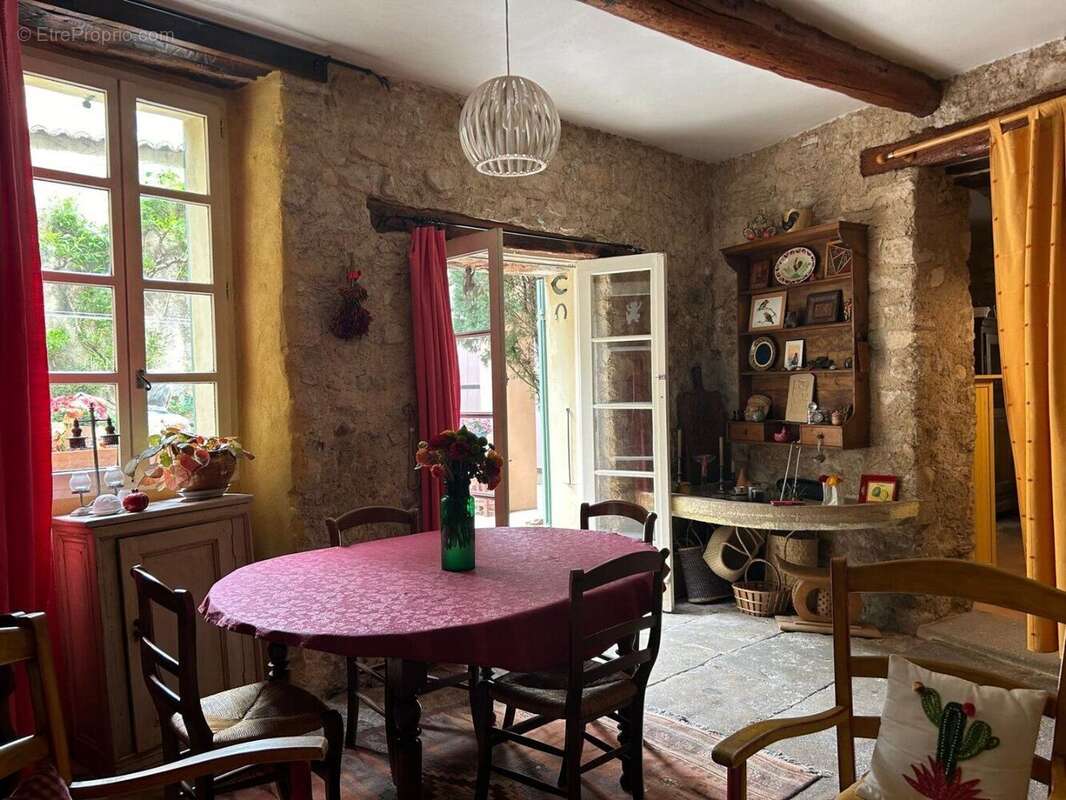 Maison à LE BARROUX