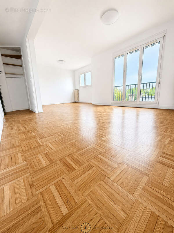 REIMS   Boulevard Pasteur   Appartement 3 pièces rénové avec balcon et vue dégagée - photo 2