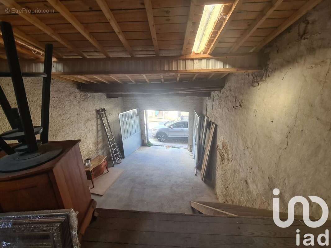 Photo 7 - Parking à SURGERES