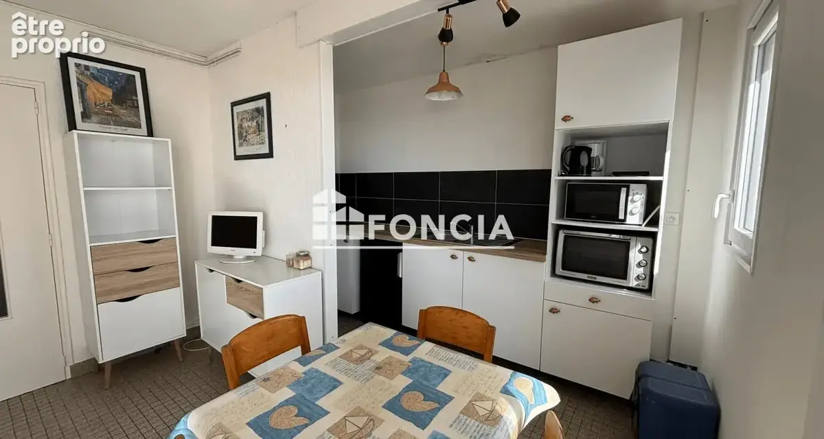 À Vendre – Appartement avec Vue Latérale sur la Mer - photo 5