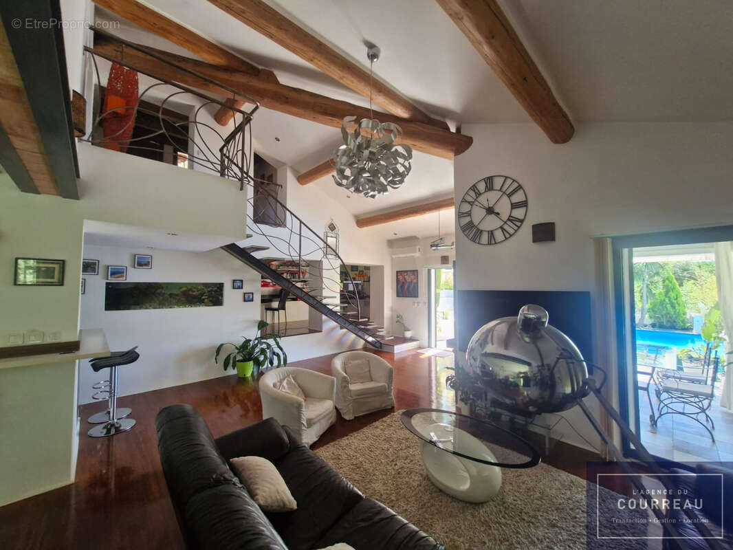 EXCLUSIVITÉ - Pignan  Maison T6 - 180 m2  Vue dégagée  Piscine à débordement - photo 13