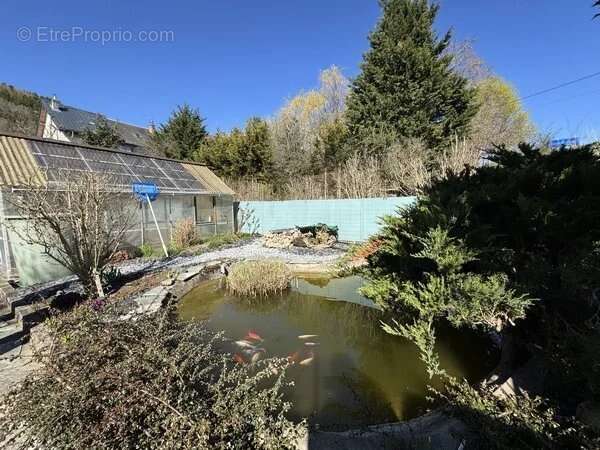 Maison avec garage et jardin attenant - photo 6
