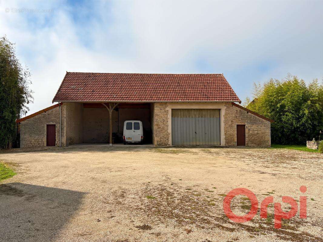 Maison à NEUILLY-EN-DUN