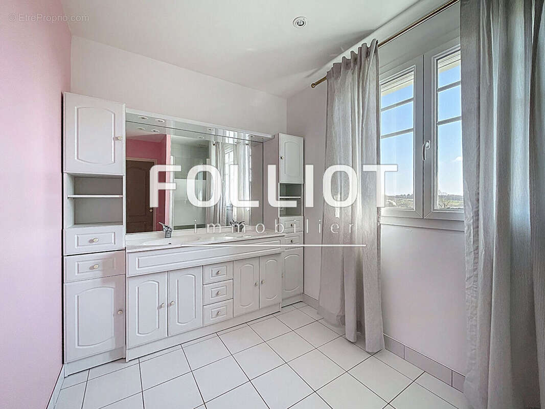 Maison à SAINT-PLANCHERS