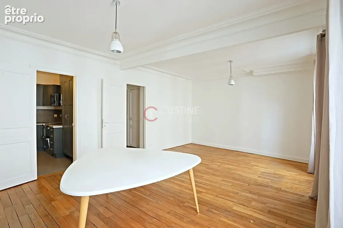 Montmartre -3 pièces de 55 m² avec double séjour et vue dégagée - photo 5