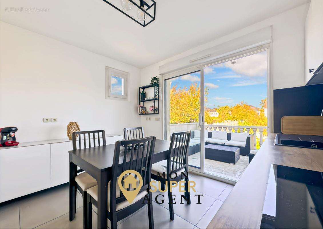 Maison à VAUX-LE-PENIL