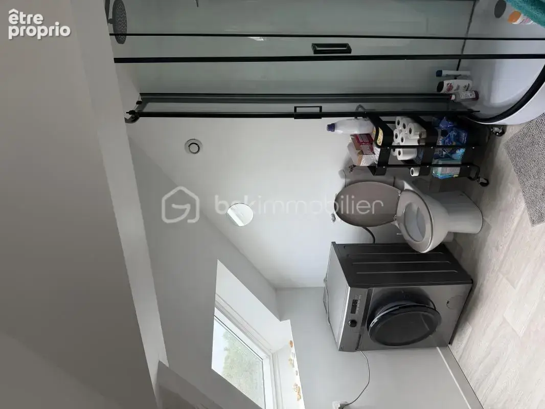 Immeuble de rapport - Local commercial avec 2 cellules - 2 appartements T2 - photo 3
