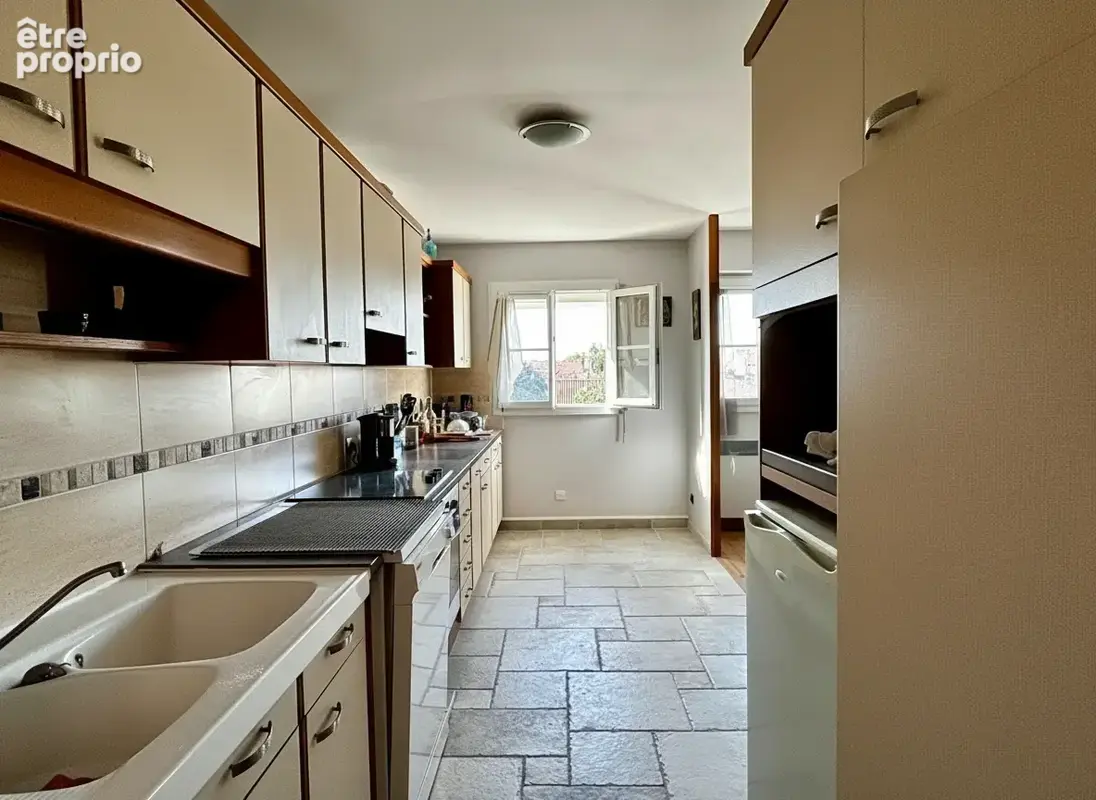 Appartement 3 pièces de 80m2, avec ascenseur et garage - photo 3