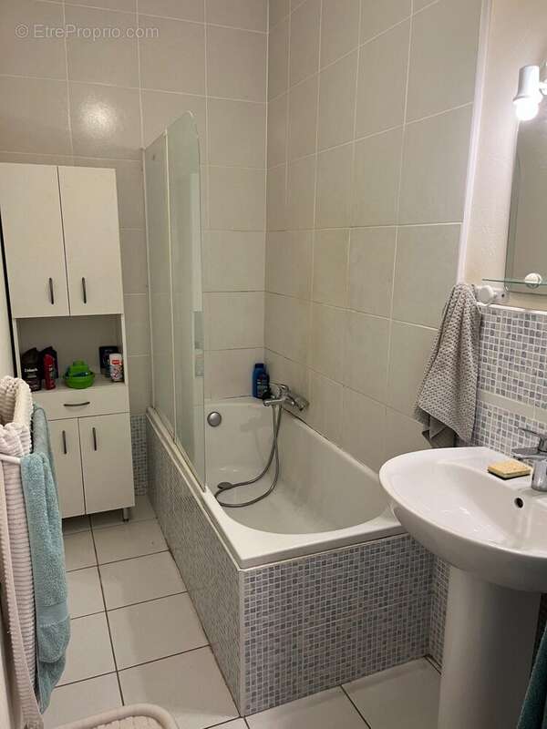 Appartement à COURS-LA-VILLE